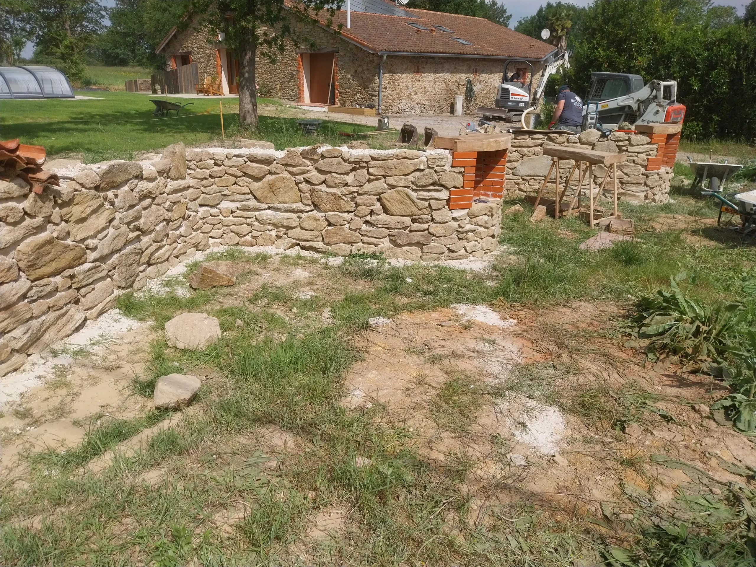 Réalisation mur de pierres, Brochard Renov, maçon à Aizenay