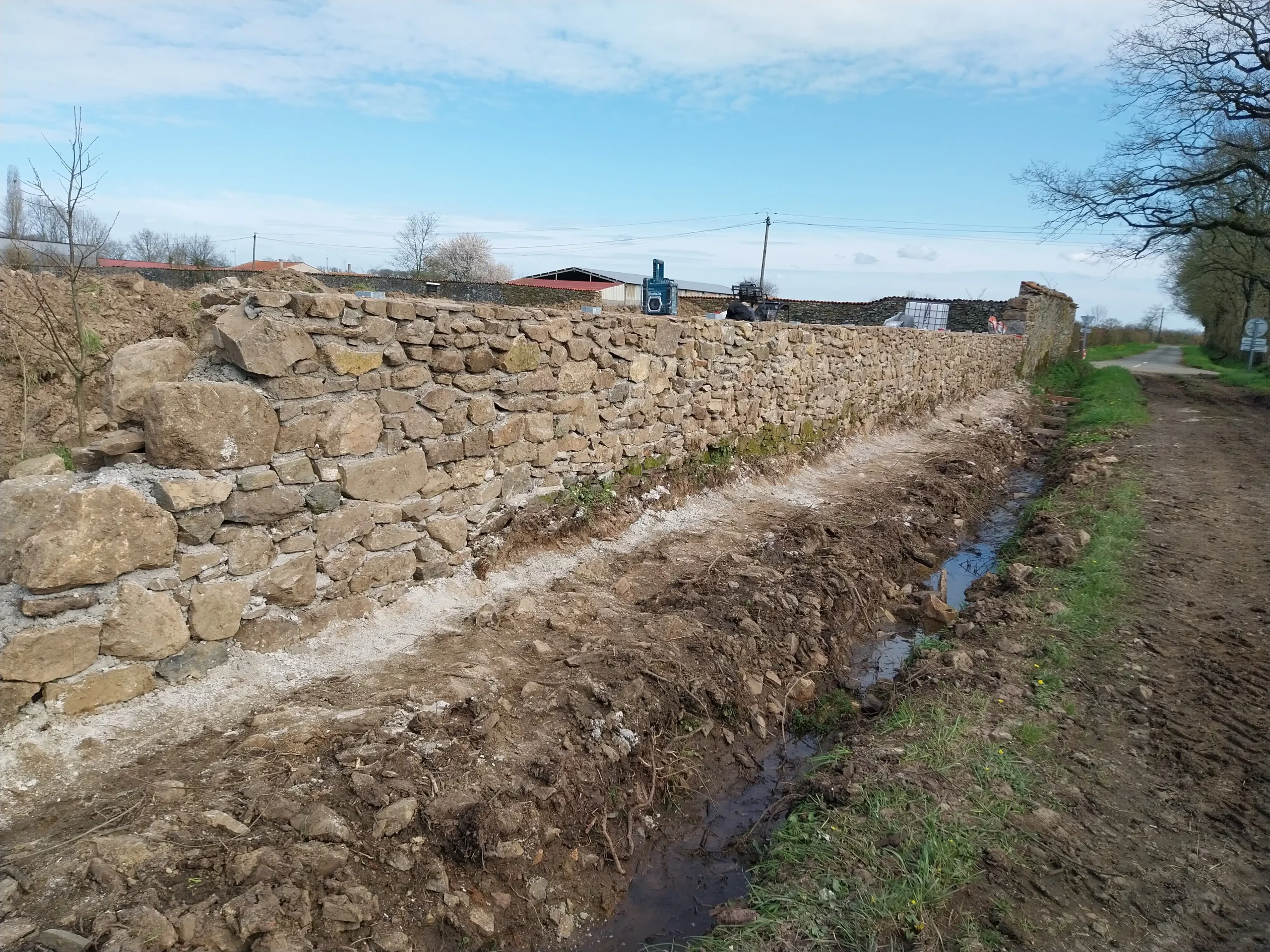 Réalisation mur de pierres, Brochard Renov, maçon à Aizenay