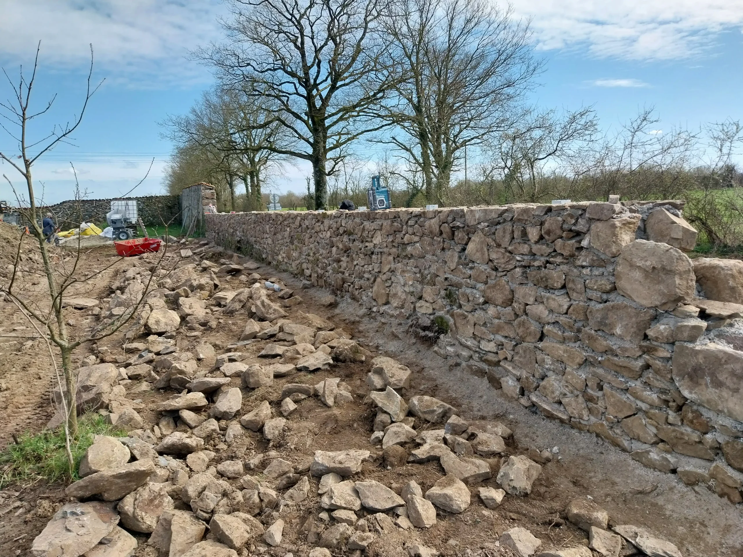 Réalisation mur de pierres, Brochard Renov, maçon à Aizenay