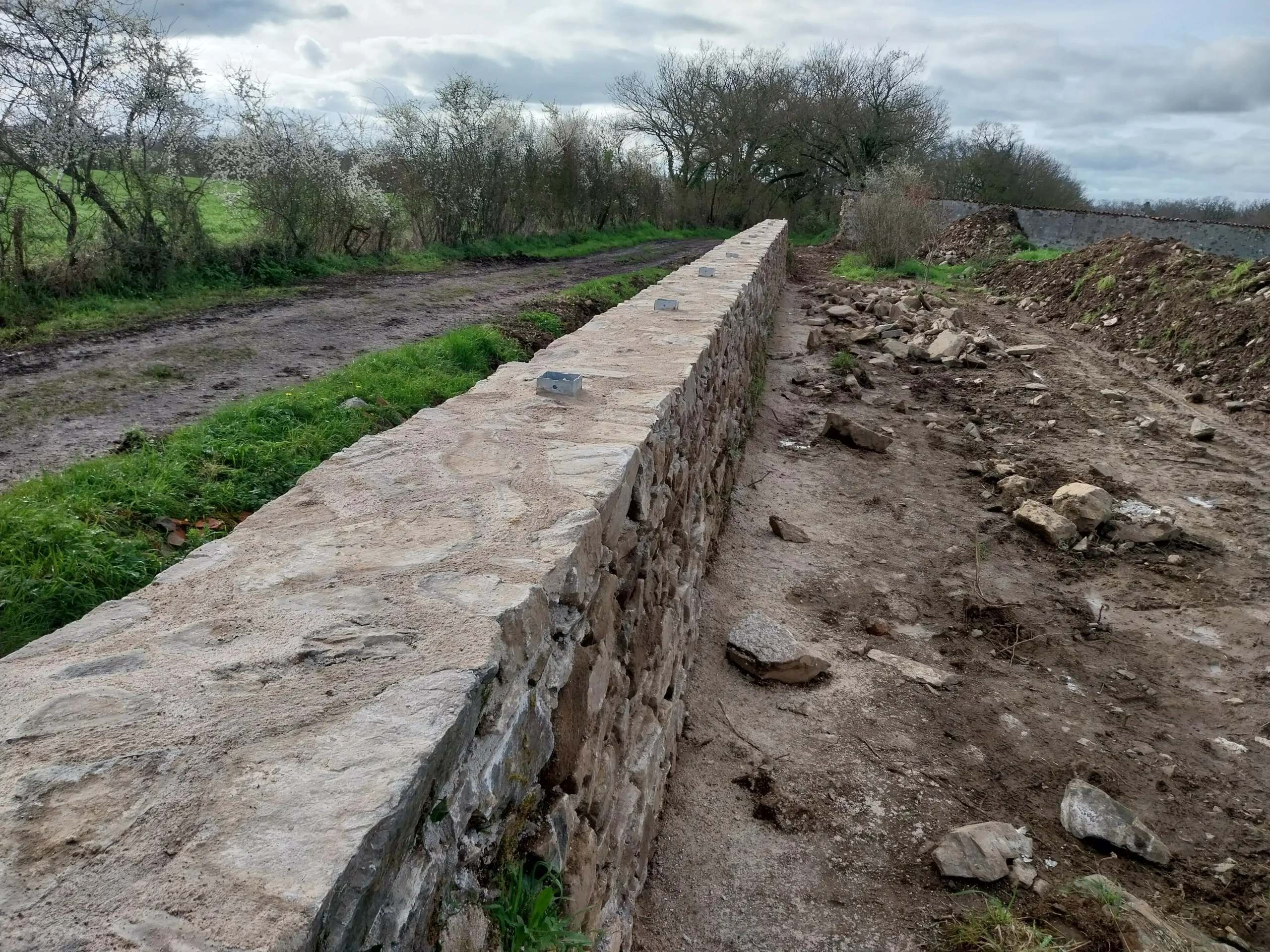 Réalisation mur de pierres, Brochard Renov, maçon à Aizenay