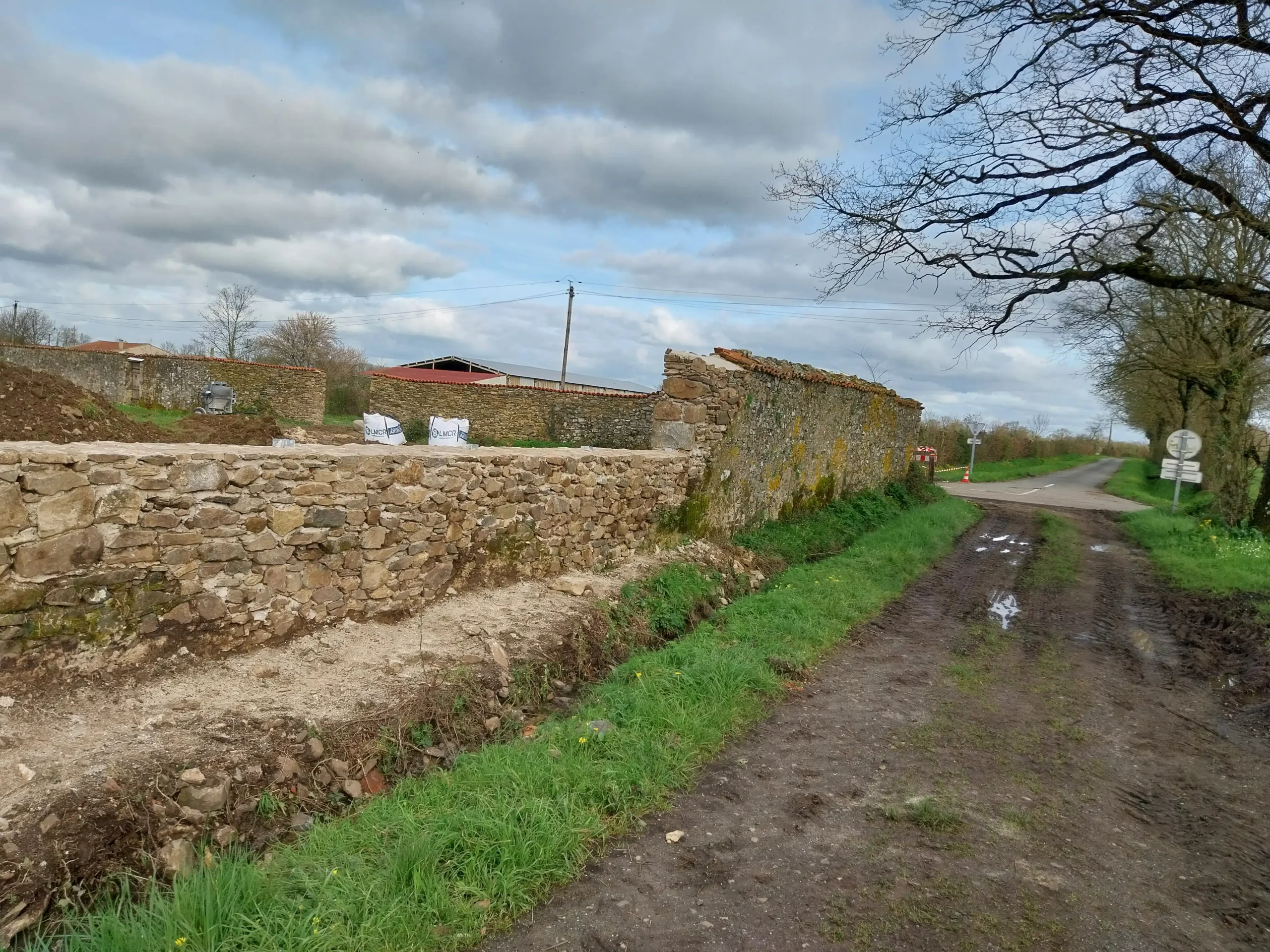 Réalisation mur de pierres, Brochard Renov, maçon à Aizenay